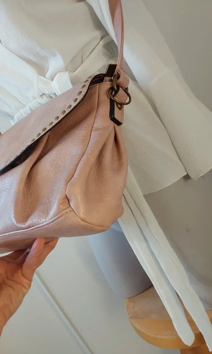 Sac rose bandoulière en parfait état, comme neuf 👍 - photo numéro 11