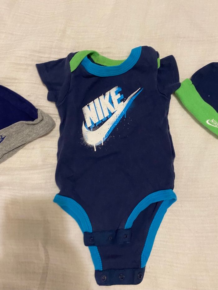 Lot naissance nike - photo numéro 2