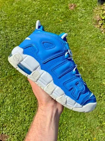Baskets Nike uptempo bleu pointure 40 très bon état