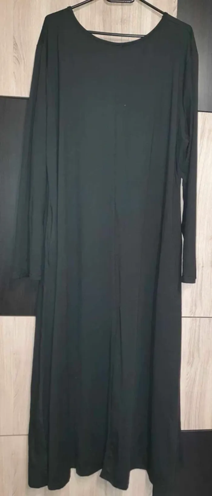 Belle grande robe noire