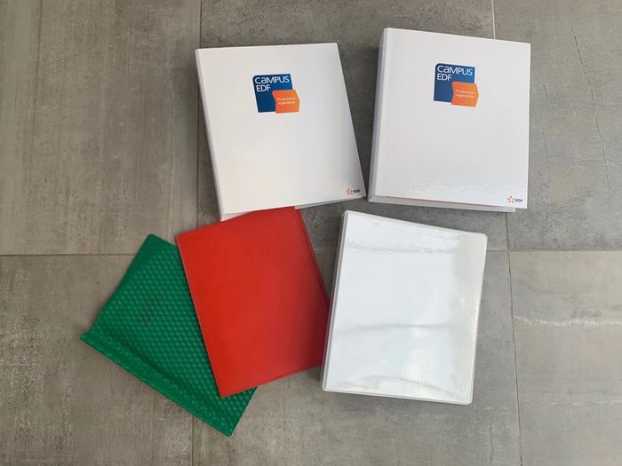 Lot classeurs , intercalaires , porte-vue, protège cahier