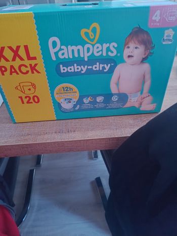 Couches Pampers T 4
