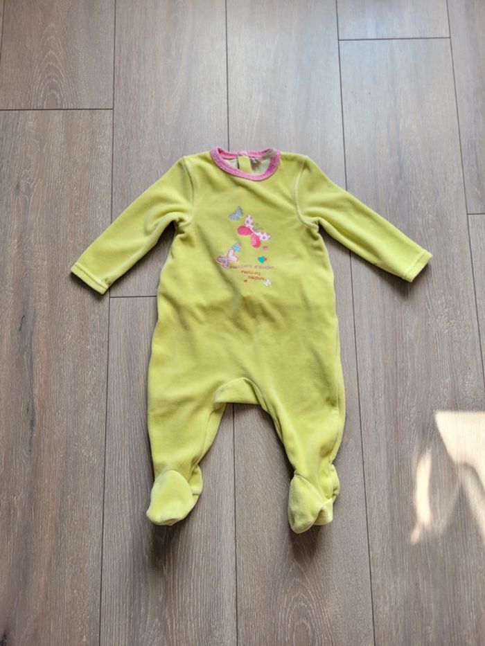 Pyjama vert. Fille 12 mois. Marque Orchestra