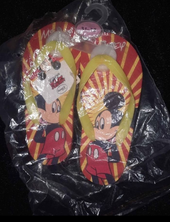 Tongue mickey taille 31 32 neuve