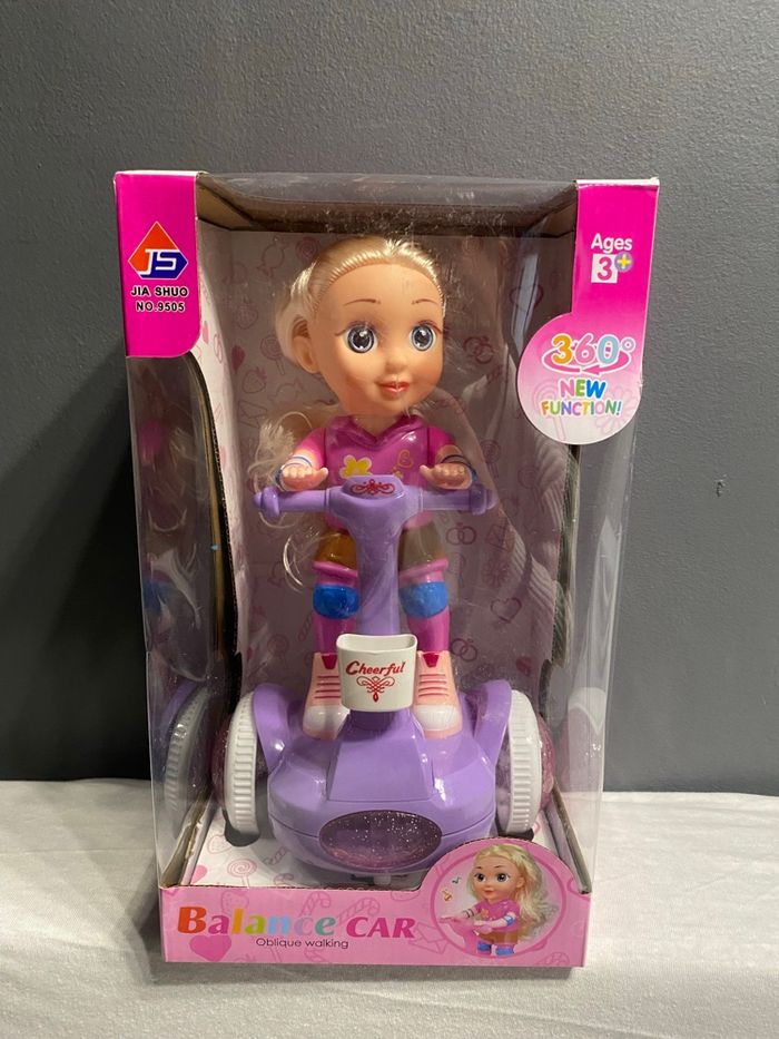 Poupon avec sket fonctionne à pile 3 ans+