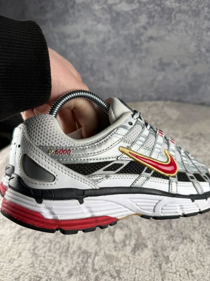 Nike P-6000 Running - OG White University - Red & Silver & White & Gold - photo numéro 15