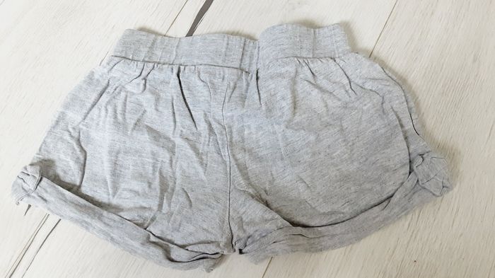 Vêtement fille short gris Minnie Mouse 6 ans - photo numéro 3