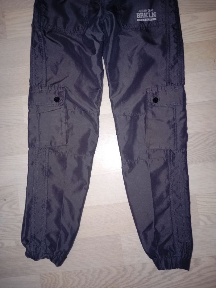 Pantalon léger en nylon gris anthracite foncé genre baggy Tissaia
T. 9 ans
NEUF - photo numéro 3