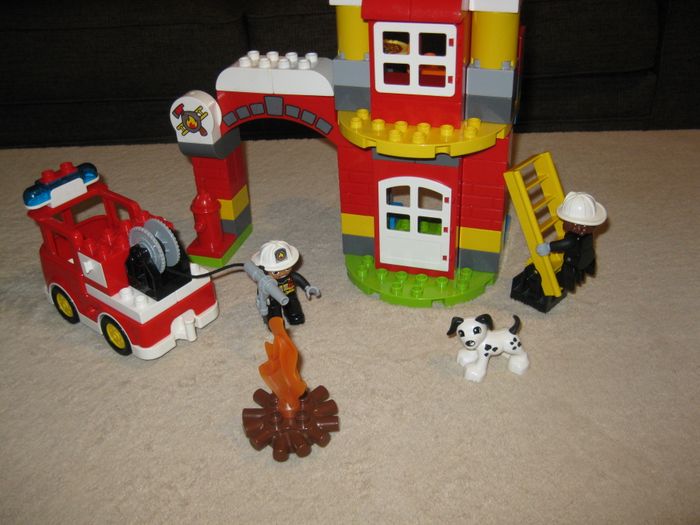 lego duplo caserne de pompier - photo numéro 2