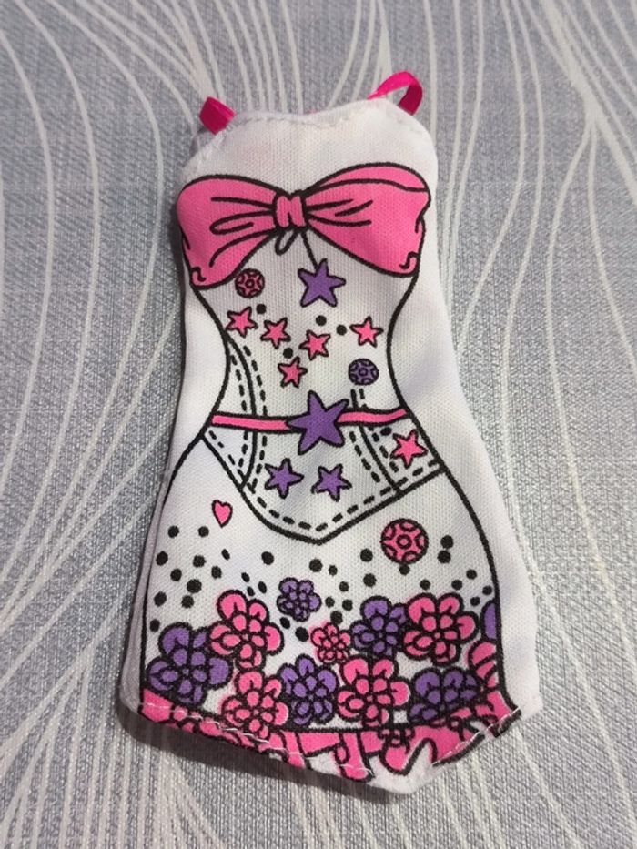 Mattel barbie robe blanche fleur et étoile violette et rose