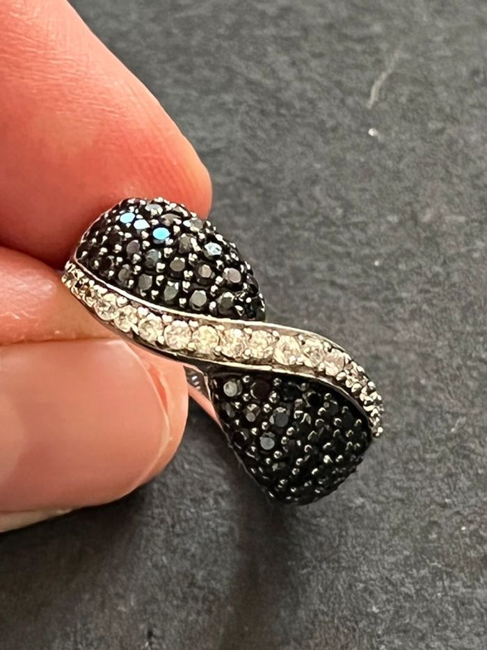 Belle bague en argent massif avec pierres blanches et noires T. 58 femme TBE - photo numéro 3