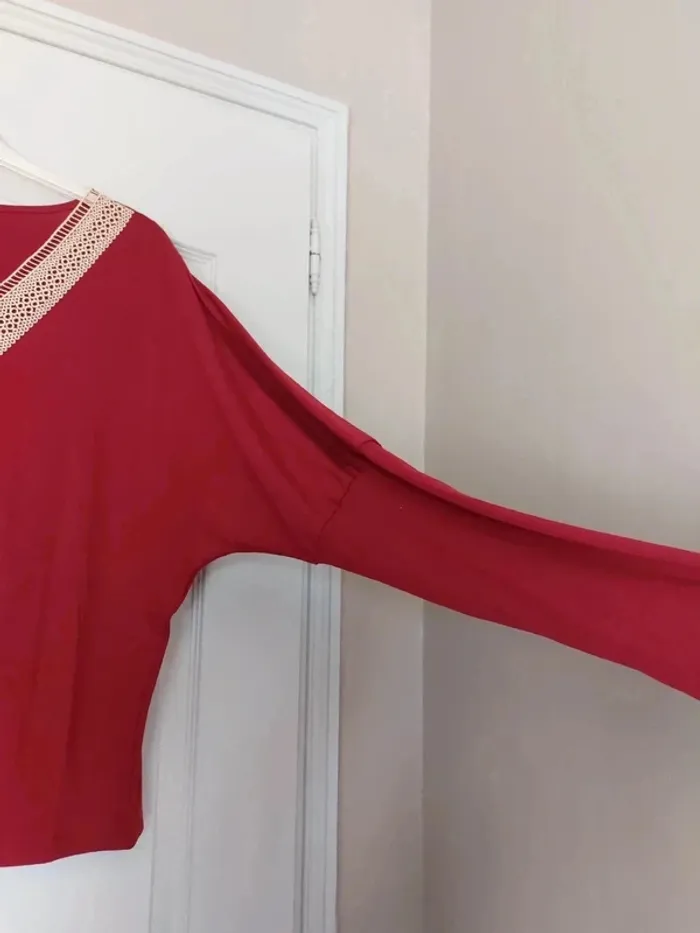Blouse bordeaux col dentelle ajourée M - photo numéro 3