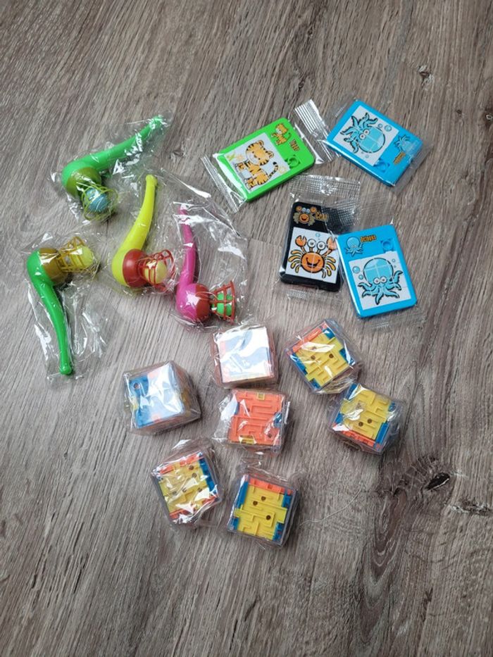 Lot jouets pochette surprise
