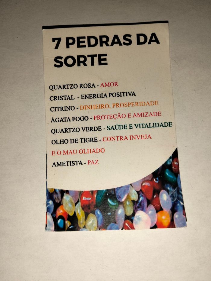 Lot de 7 pierres naturelles avec leur carte explicative