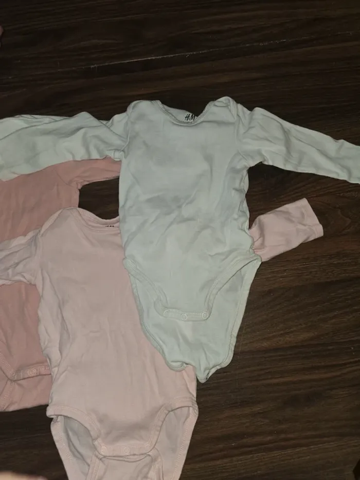 Lot de 4 bodys - photo numéro 2
