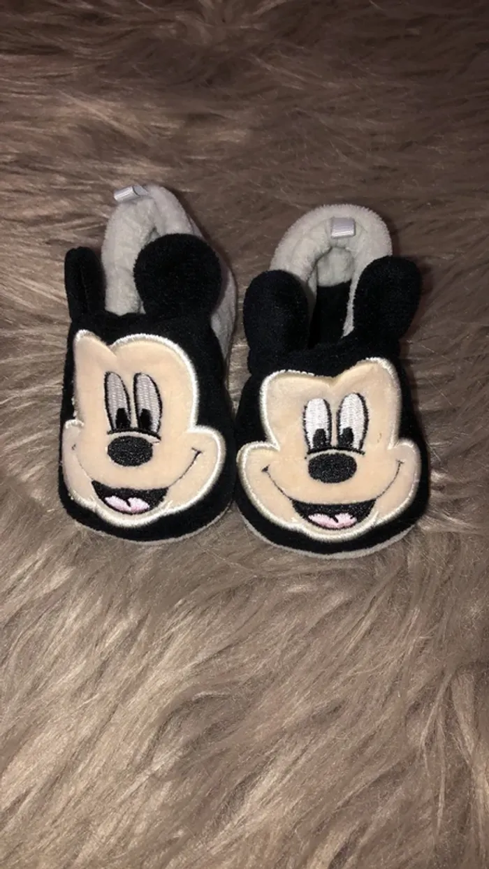 Chausson Mickey 3/6 mois neuf