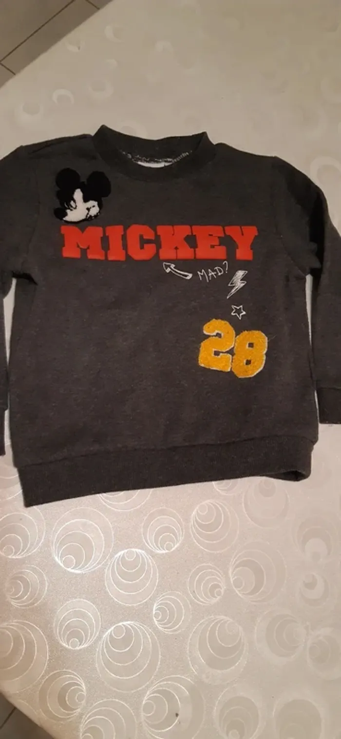 Sweat Mickey Disney 3 ans