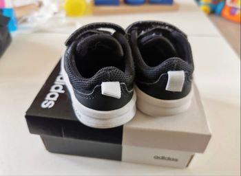 Baskets Adidas noire 19