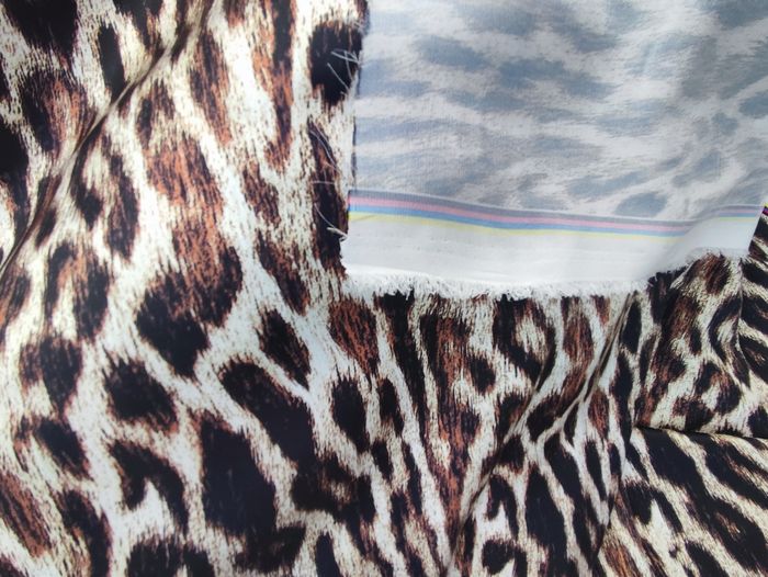 Tissu satin imprimé soyeux coupon de 3 - photo numéro 3