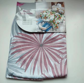 Nappe anti-taches feuilles de palmier nain de 140 x 240 cm