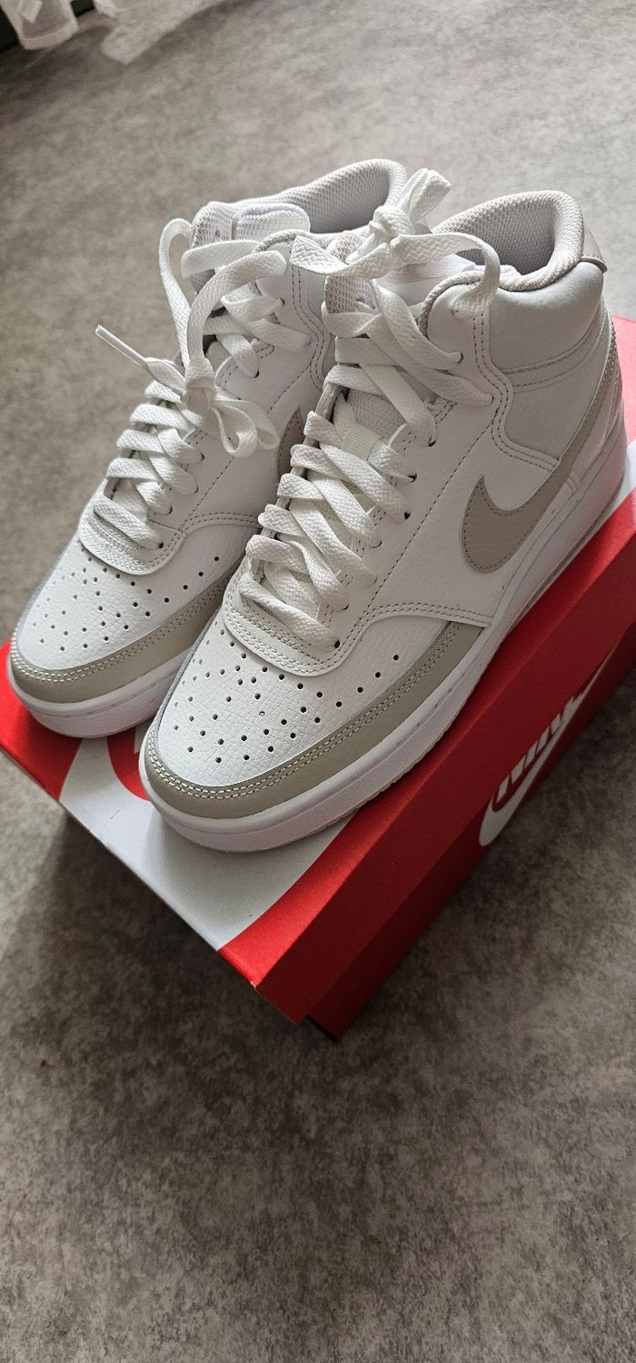 Superbe Basket montantes Nike Neuf - photo numéro 4