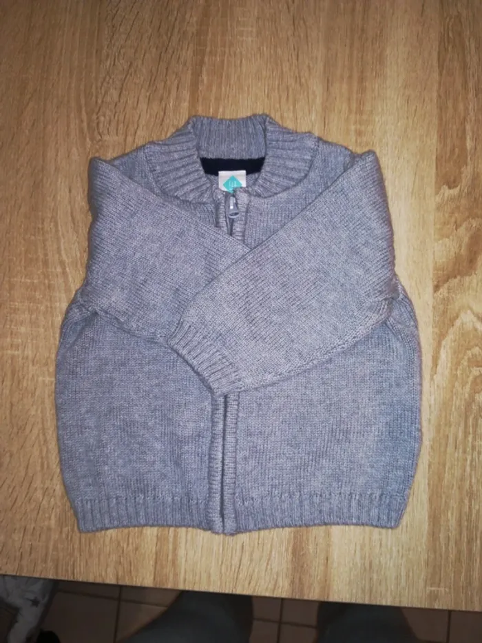Lot d'un pull/un gilet 6 mois - photo numéro 4