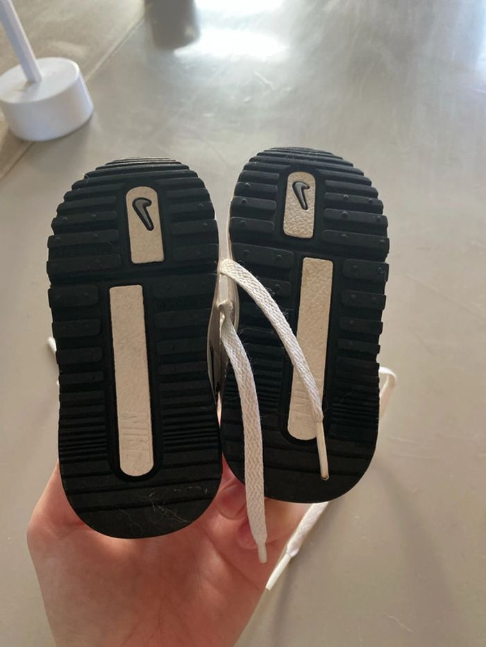 Air max bébé taille 19 - photo numéro 4