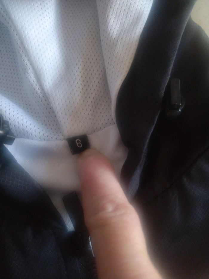 Veste à capuche polyester sans marque. Taille 6 ans - photo numéro 2
