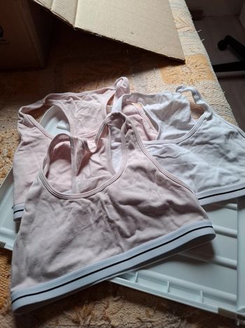 Magnifique lot de 3 brassières fille 12 /14 ans