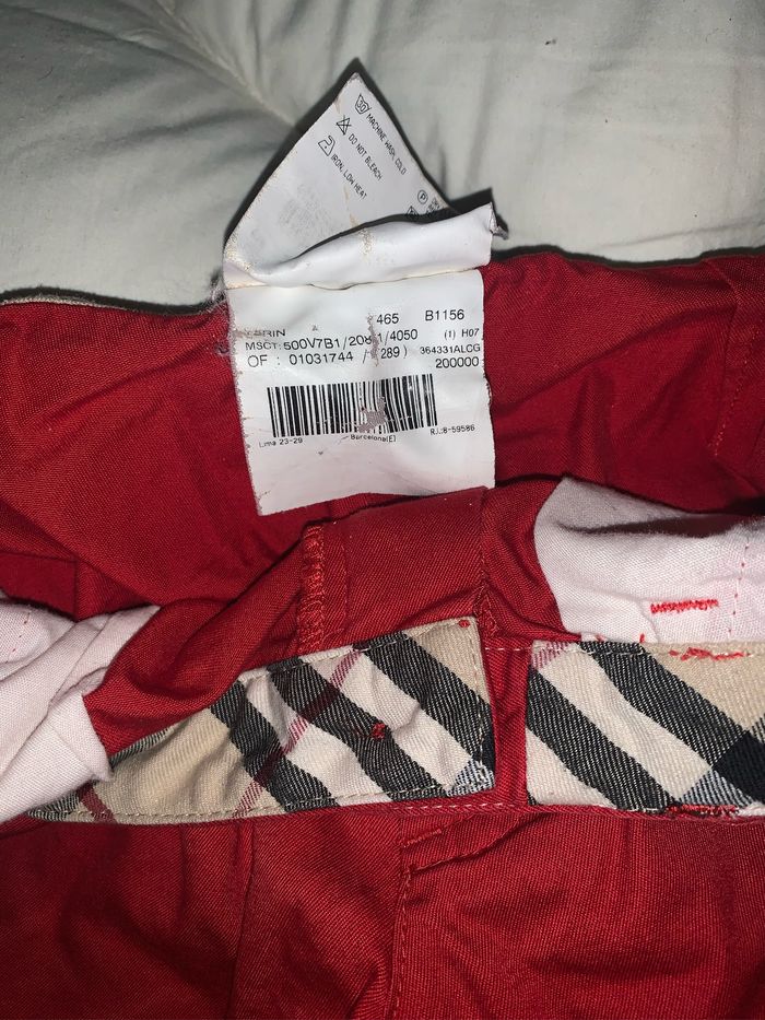 Short rouge Burberry 8 ans - photo numéro 5