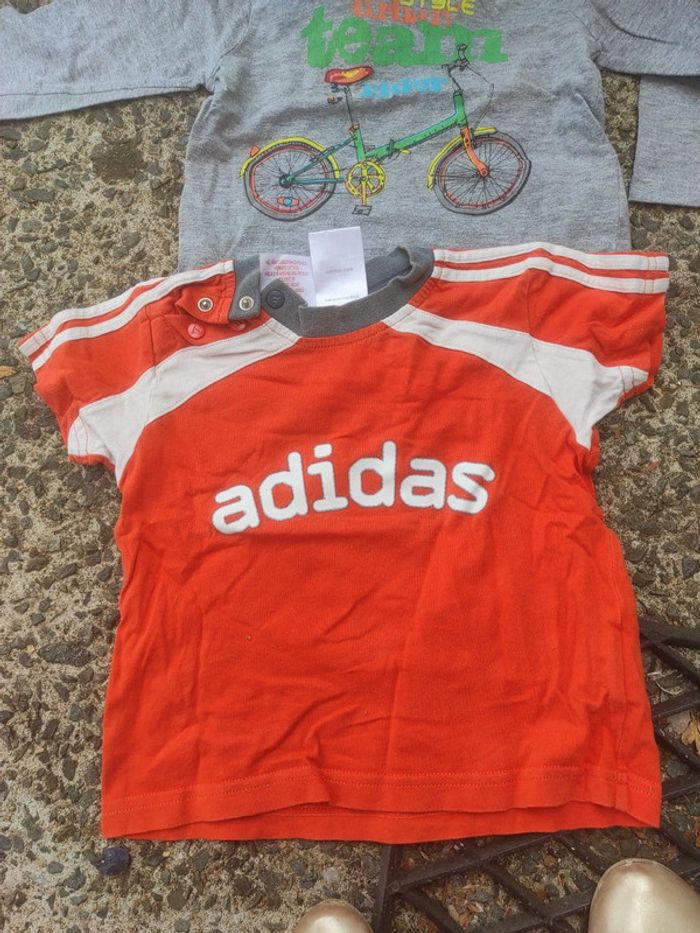 Lot 2 tee shirt 12 mois - photo numéro 2