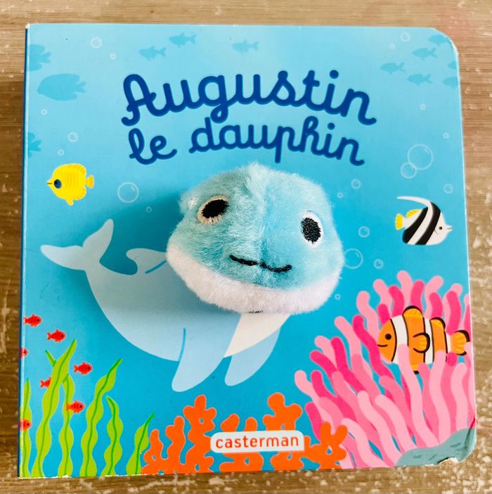 Livre dauphin bébé