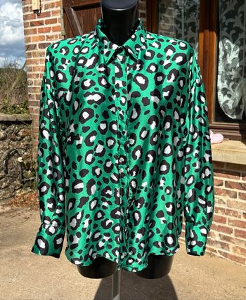 🌿 Chemise satinée imprimé léopard – Vert (Kiabi, T.38)