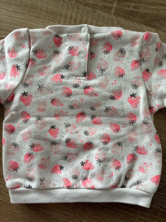 Sweat fraise TAPE A L’œil t.3m - photo numéro 3