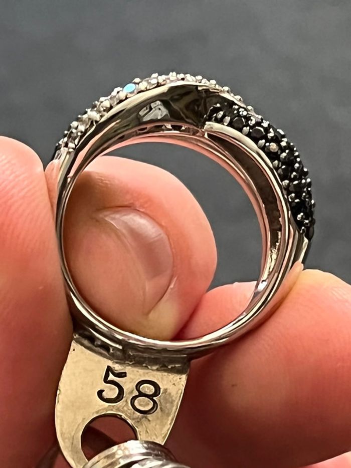 Belle bague en argent massif avec pierres blanches et noires T. 58 femme TBE - photo numéro 10