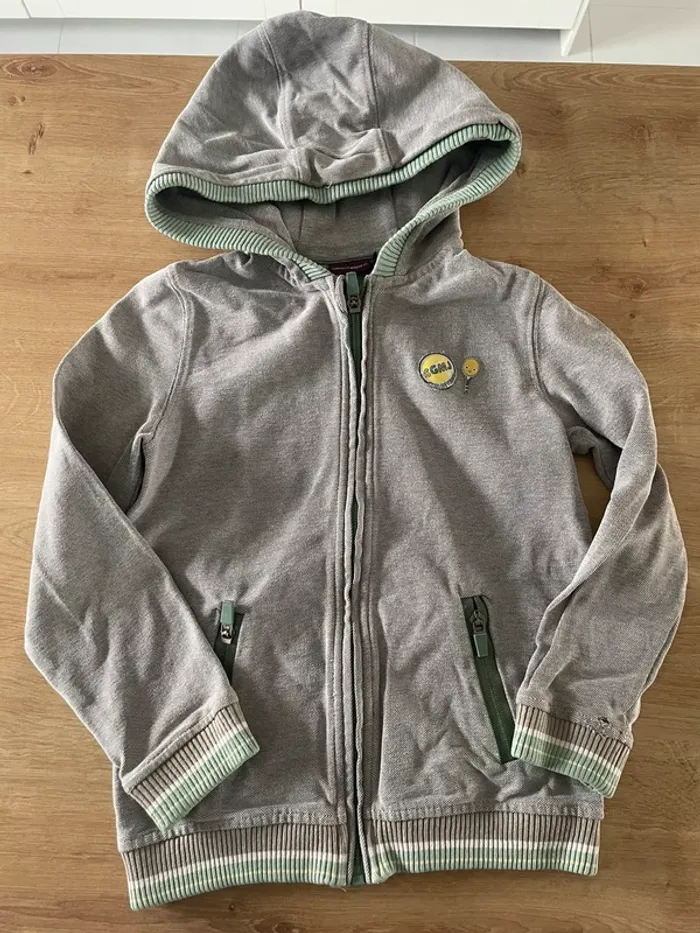 Sweet à capuche zippé