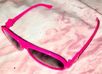 Lunette de soleil rose