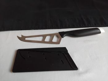 TUPPERWARE - Couteau à fromage - Etat neuf