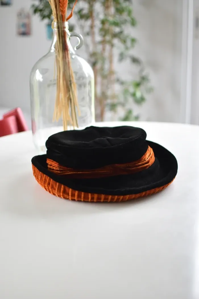 Chapeau avec une forme - photo numéro 3