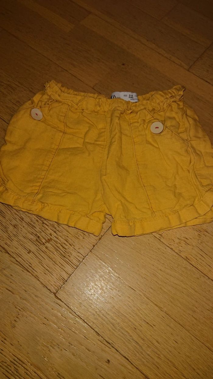 Short jaune