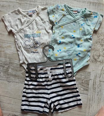 Lot bodys et short 6 mois