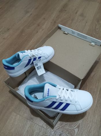 Baskets Adidas neuves pointure 37