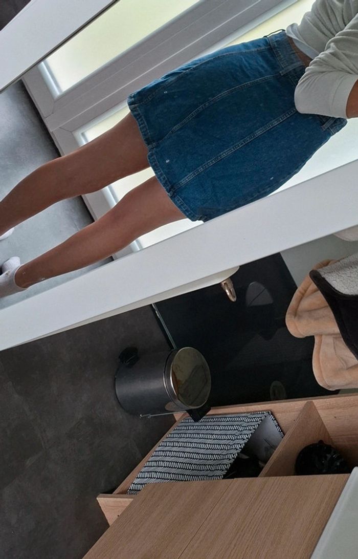 Jupe en jean à boutons - photo numéro 9