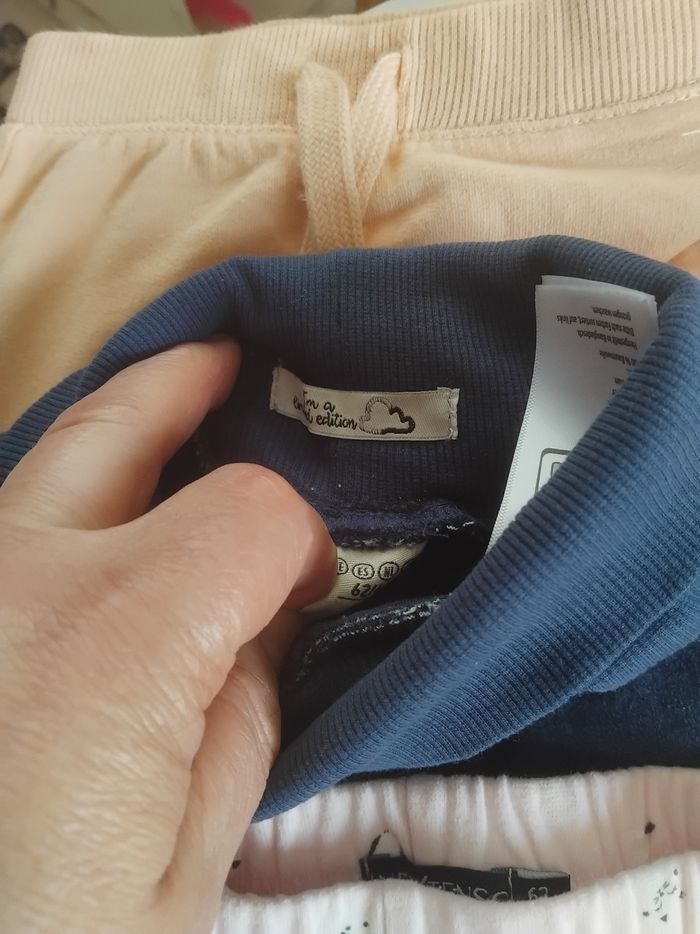 Lots de vêtements pour bébé de 6 mois en bon état. - photo numéro 8