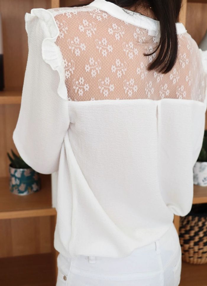 🌟 Blouse blanche avec dentelle - photo numéro 4