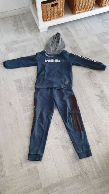 Survêtement Taille 8 ans