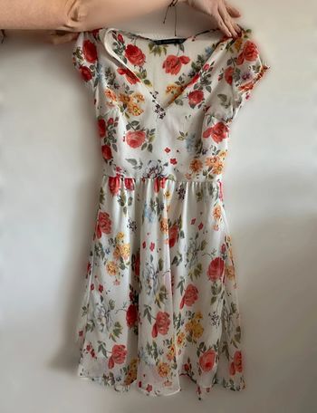 Belle robe à fleurs Zara