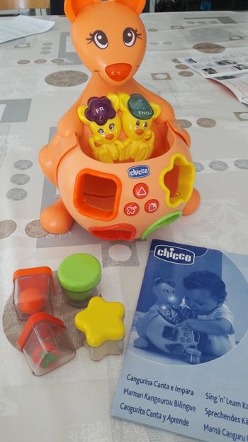 Maman kangourou bilangue