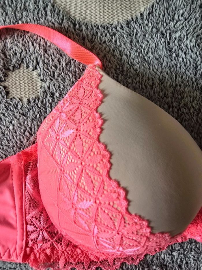 Soutien gorge Diabless rose fluo et rose pâle 95C - photo numéro 5