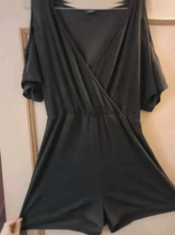 Combi  short  kiabi  14  ans xs  très bon  état  pailletée - photo numéro 2